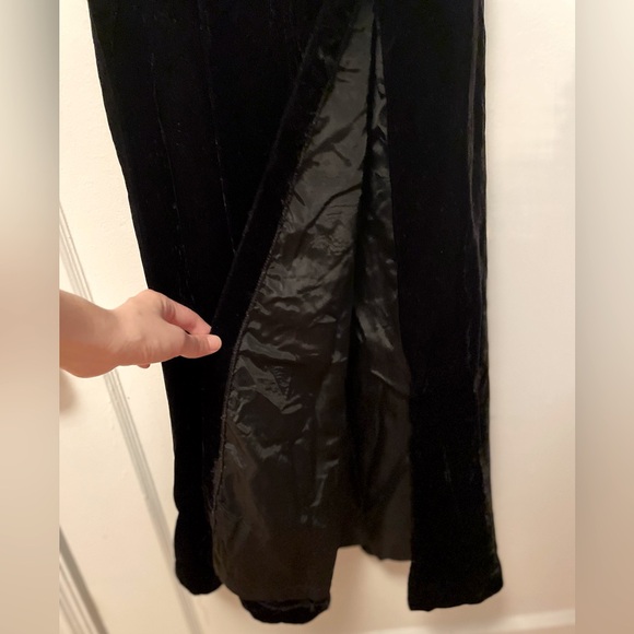 Vintage black velvet maxi skirt with slit - Picture 4 of 5